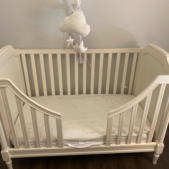 Pottery Barn Crib with with Conversion Kit and Mattress and some covers - Picture 5 of 9